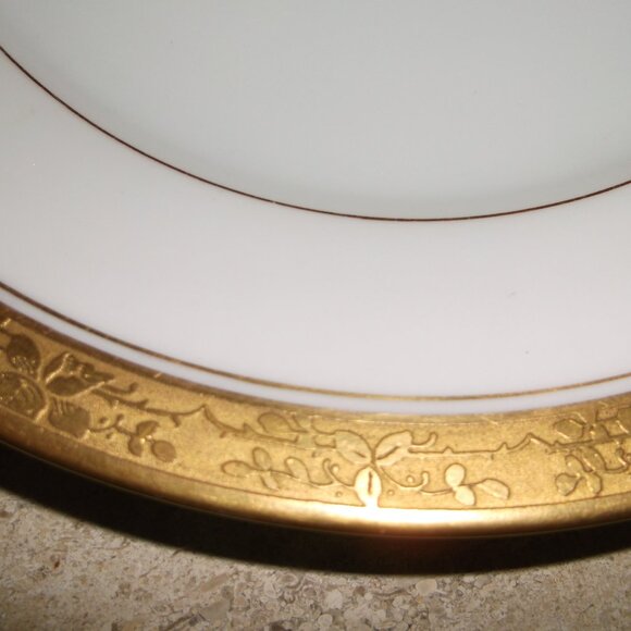 Vintage Hutschenreuther Selb LHS Plates – 7.25” – Gold Leaf Design – Set of 4 - Picture 8 of 9